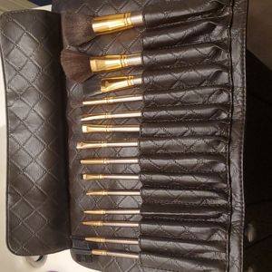 BH Cosmetics Brush Set with Travel Case